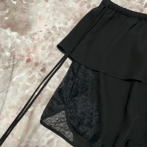 Bcbgmaxazria mixed media lace shorts - Picture 6 of 8